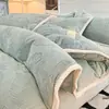 Conjunto de cama de quatro peças em coral fleece para o inverno, capa de edredom em fleece dupla face, lençol com elástico e roupa de cama de flanela espessada