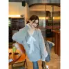 Suéter Feminino de Tricô Patchwork com Laço de Renda Solto de Manga Longa Estilo Preguiçoso Outono/Inverno 2025 Top de Comprimento Médio