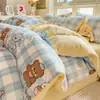 Conjunto de Quatro Peças de Veludo Leite Fresco e Fofo de Inverno, Conjunto de Três Peças de Flanela Espessa e Quente Estilo Cartoon para Dormitórios Estudantis