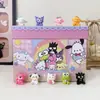 Caja Sorpresa Mini Familia Sanrio Figuras Pintadas a Mano Adornos Lindos Dibujo Animado Juguete de Moda Regalo para Estudiantes Pequeño Adorno de Escritorio