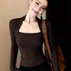 Camiseta de manga larga ajustada con cuello cuadrado acanalado de seda de hielo Wubi para mujer, una prenda interior básica con un diseño puro y seductor que revela la clavícula.