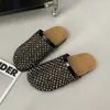 Meias-calças Exclusivas de Alto Padrão Versáteis Estilo Francês para Mulheres, Novo Modelo Verão 2026, Sandálias Fechadas com Strass e Rede para Uso Externo Tendência