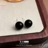 Pendientes de botón de perla redonda negra estilo coreano pendientes de diseño geométrico pequeños simples cuidado exquisito versátil para el agujero de la oreja joyería para la oreja