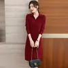 Vestido Elegante Rojo de Nuevo Estilo 2026 para Mujer Petite, Vestido Suéter de Longitud Media para Otoño e Invierno