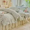 Falda de cama de encaje gruesa estilo princesa de cuatro piezas, patrón floral pequeño, todo algodón, colcha, funda de edredón, ropa de cama individual y matrimonial