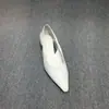 Zapatos europeos para mujer, nueva colección de verano, zapatos casuales de PU estilo europeo con tacón fino, punta fina poco profunda, huecos, tacón de gatito para mujer