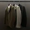 Sala de Modelos de Ropa Suave para Hombres Vestuario Estilo Italiano Sencillo Chaqueta de Traje para Hombres Exhibición de Accesorios Armario Decoración