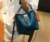 Especial transfronterizo 2021 nuevo bolso europeo y americano para mujer bolso cubo simple de moda bolso de hombro portátil de cuero encerado al aceite moda