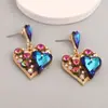 Nuevos pendientes de aleación huecos de moda con forma de corazón Super Flash transfronterizos europeos y americanos, pendientes con incrustaciones de diamantes de colores para el Día de San Valentín para mujer