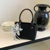 Bolsa Quadrada Pequena Simples Feminina Grande Capacidade Nova Primavera/Outono 2026 Design de Nicho Retrô Bolsa para Trabalho e Deslocamento Bolsa de Ombro Único