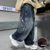 Calça Jeans Infantil para Meninos Outono/Inverno 2026 Novo Estilo Calça de Inverno para Meninos Solta Calça Cargo para Menino Grande Estilo Coreano Tendência