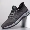 Sapatos de comércio exterior masculinos primavera e verão fino respirável malha voadora tecida sapatos masculinos elegantes com cadarço tênis de corrida esportivos leves masculinos