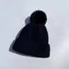 Gorro feminino de tricô para outono e inverno, com forro de fleece e padrão jacquard, adequado para atividades ao ar livre, versátil para o uso diário, casual e para o trajeto ao trabalho.