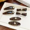Grampo de Cabelo Clip BB com Estampa de Leopardo Cor de Café Flor de Íris Dourada Coreana Acessório de Cabelo Fashion de Alta Qualidade Franja Lateral