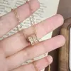 2026 Nuevo Modelo Collar Totalmente Diamantado Microincrustado con Diseño de Cintura Delgada, Chapado en Oro, Sensación de Alta Gama, Colgante Personalizado Incrustado de Verano