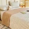 26 Juego Nuevo de Cubrecama de Tres Piezas Leche Polar Engrosado Uso por Ambos Lados Suave Agradable a la Piel Lavable Ropa de Cama para el Hogar Cubrecama