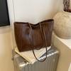Bolsa de Axila Retrô de Grande Capacidade para Commuter Outono Transfronteiriça para Mulheres 2025 Nova Bolsa Tote Simples Bolsa de Ombro Versátil