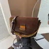 Bolsa de Corrente Retrô Transfronteiriça Feminina Outono/Inverno 2026 Nova Bolsa de Ombro Único Fosca de Alta Qualidade Bolsa Transversal de Nicho para o Dia a Dia