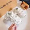 Zapatos Casuales Transpirables de Malla para Niñas 2026 Primavera/Otoño Nuevos Zapatos Deportivos Cómodos de Suela Suave para Niños Zapatos para Correr de Moda