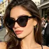 Gafas de Sol Retro con Montura Cat-Eye para Hombres y Mujeres, Regalos Coloridos para Fiestas, Personalidad a la Moda, Gafas Triangulares de Moda para Celebridades de Internet