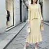 Conjunto completo de ropa para mujer, temperamento de alta gama, chaqueta cárdigan de manga acampanada, falda de cola de pez versátil, conjunto versátil Miyake