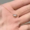 Collar de Diamante Único Redondo Blanco con Lazo Brillante 2026 Nuevo Diseño Dulce y de Lujo Ligero Cadena para Clavícula Joyería Personalización