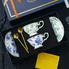 Conjunto de café de cerâmica requintado de luxo leve de alta qualidade, conjunto de caixa de presente de xícara de café vintage de porcelana de osso de alto valor, presente de casamento