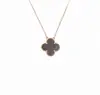 Collar de Trébol de Cuatro Hojas V Gold 2026 Chapado en Oro de 18K con Colgante de Ágata Roja y Concha Blanca, Tallado Delicado, Lujo Ligero, Diseño de Nicho