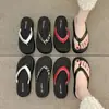 Chanclas de Tira Gruesa Estilo Francés para Mujer Verano Uso Exterior 2026 Nueva Moda Chanclas de Dedo para Playa