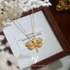 2026 Nuevo Modelo Lujo Ligero Vintage Retro Gama Alta Cadena para Clavícula de Libélula con Diamantes Completos Collar Dorado Arena Regalo para Novia