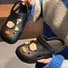 Sandalias ligeras antideslizantes de punta abierta para mujer para uso en exteriores, zuecos planos de moda de verano para la playa, medias pantuflas versátiles