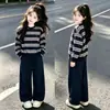 Conjunto de sudadera a rayas para niñas para primavera y otoño y pantalones de pierna ancha, nuevo estilo 2026, para niños mayores, dulce y genial, corte holgado, conjunto de dos piezas