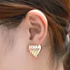 Pendientes versátiles de temperamento de alta gama estilo Hepburn de Instagram pendientes en forma de corazón pendientes de botón de corazón tridimensionales exquisitos a la moda simples