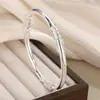 Nova Pulseira Rígida de Brocado Design de Nicho Individual Simples Alta Qualidade Versátil Fashionável Joia de Mão Presente