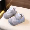 Zapatos Nuevos de Primavera para Bebés y Niños Pequeños, Zapatos Individuales para Niños, Zapatos Deportivos Ligeros Antideslizantes Resistentes al Desgaste para Niñas, Zapatos para Bebés de Suela Suave