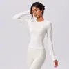 Camiseta marrón de cuello redondo, hombros normales, manga larga para mujer, principios de otoño, corte ajustado, favorecedora, pura y seductora, adecuada como capa interior, top de moda