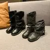 Botas Femininas 2026 Novas Vintage Plissadas Biker Com Rebites Salto Grosso Cano Curto Com Fivela Quadradas Pretas
