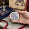 Imanes de Refrigerador de Brocado con Marco de Madera Más Vendidos Presentando Características de Guizhou, Yunnan y Xiangxi, Souvenirs Turísticos Culturales y Creativos al por Mayor