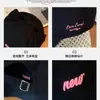 Gorra de Béisbol con Bordado de Letras y Orejas de Gato de Dibujos Animados Lindas para Mujer, Estilo Coreano Casual de Moda Diaria Gorra de Pico de Pato de Gama Alta