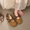 Saia com painéis de sola reta combinada com sapatos de sola baixa, sapatos Mary Jane rasos estilo francês, novo estilo vintage para mulheres, primavera e outono de 2026
