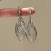 Brincos Redondos Estilo Europeu e Americano Agulha de Prata, Modernos e Elegantes para o Dia a Dia, Brincos de Tarraxa Exquisitos com um Toque de Luxo Leve e Sofisticado, Acessórios de Orelha Femininos Simples e Versáteis