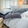 Venta al por mayor de fábrica Juego de cuatro piezas de algodón lavado de color liso Funda de edredón cepillada simple Estilo Ins Sábana de cama Juego de ropa de cama de tres piezas 3