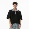 Camiseta Patchwork de Manga Curta com Gola Estilo Americano Falsa Duas Peças para Homens, Camisa com Design de Verão, Top Juvenil Solto e Versátil