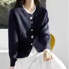 Cardigan de tricô super bonito com botões irregulares em color block para mulheres 2026 Outono novo jaqueta de tricô curta estilo preguiçoso com gola redonda tendência