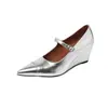 Sapatos 2026 de Yi Mengling, sapatos de fada para combinar com saias, sapatos de menina rica, sapatos de salto plataforma branco, sapatos Mary Jane de bico fino