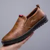 Zapatos de Cuero para Hombre, Nuevos Mocasines Slip-On, Cómodos, Versátiles, Transpirables, Zapatos Casuales de Cuero Slip-On, Venta al por Mayor Transfronteriza de Zapatos para Hombre