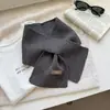 Bufanda pequeña de punto cruz de color liso estilo coreano para mujer, nuevo modelo otoño e invierno 2026, elegante y versátil, calentador de cuello suave y cálido
