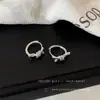 Exquisitos Aretes Pequeños de Aro con Nudo de Cuerda de Circonita, Aretes de Botón para Mujer, Aretes de Aro Ligeros de Lujo, Estilo de Gama Alta, Pendiente Único de Temperamento Impresionante