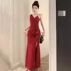 Vestido de Noche Rojo 2026 Nuevo Modelo de Gama Alta Elegante Sexy Largo de Gala Banquete de Celebridades Vestido Sirena con Abertura Modelo de Coche