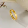 Novo Anel Dourado com Padrão de Diamante Estilo Chinês em Formato de Arroz para Mulheres, Anel Liso de Luxo Leve de Nicho para Casal para Homens e Mulheres